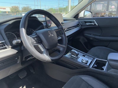 2024 Mitsubishi Outlander SE