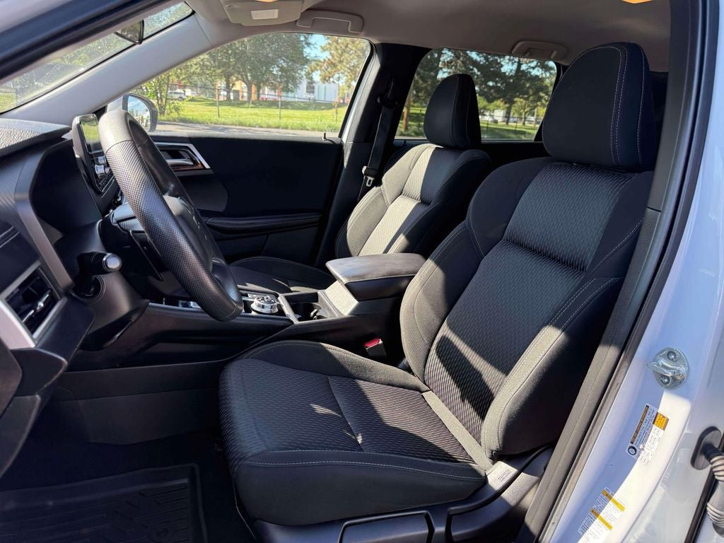 2022 Mitsubishi Outlander ES
