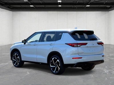2022 Mitsubishi Outlander ES