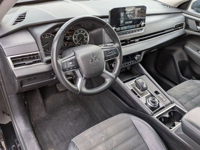 2024 Mitsubishi Outlander SE