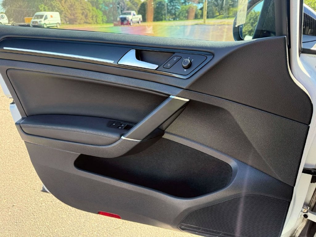 2019 Volkswagen Golf R DCC & Navigation 4Motion