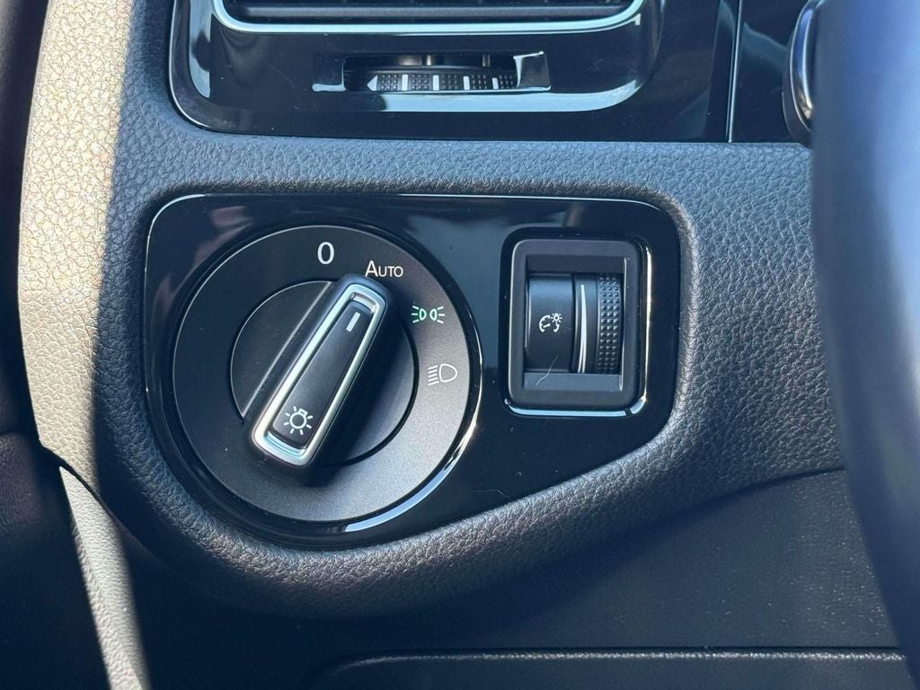 2019 Volkswagen Golf R DCC & Navigation 4Motion