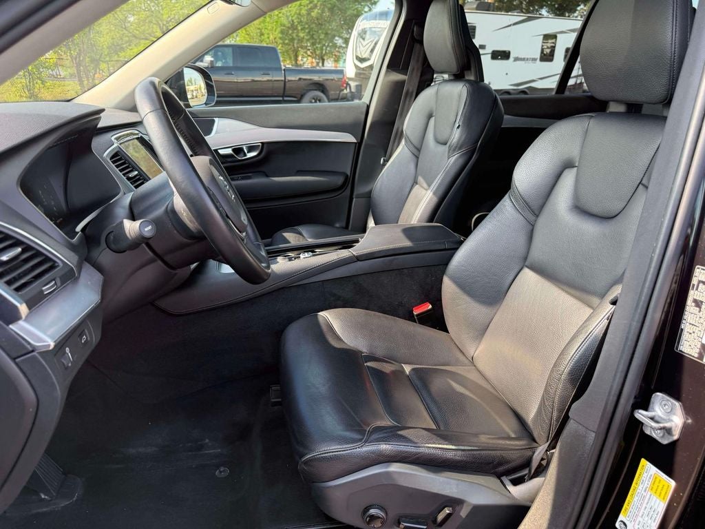 2016 Volvo XC90 T6 Momentum