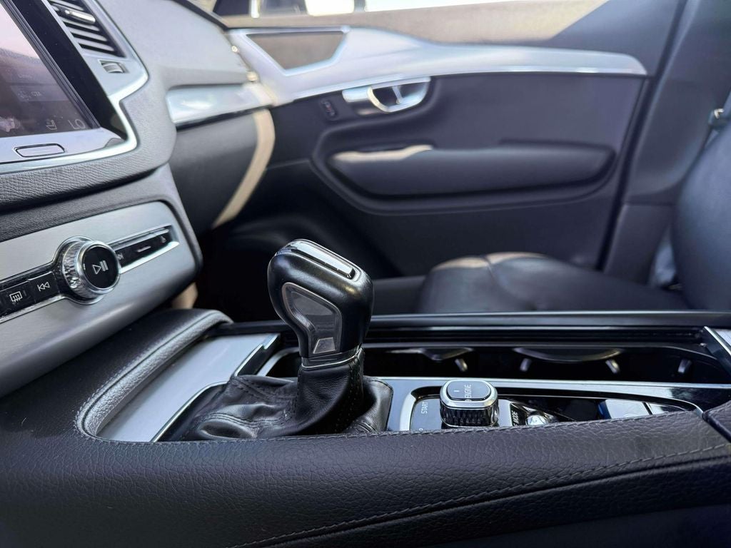 2016 Volvo XC90 T6 Momentum