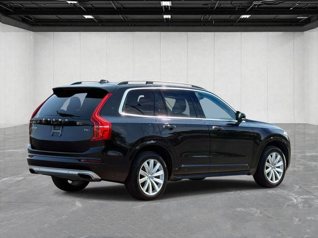 2016 Volvo XC90 T6 Momentum